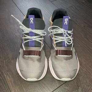 On Cloudnova Sneaker in Zinc/Lily Women’s Size 9